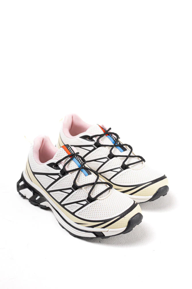 Zapatillas de trail running para mujer en blanco y negro, tecnología avanzada para el terreno más exigente - Imagen 3