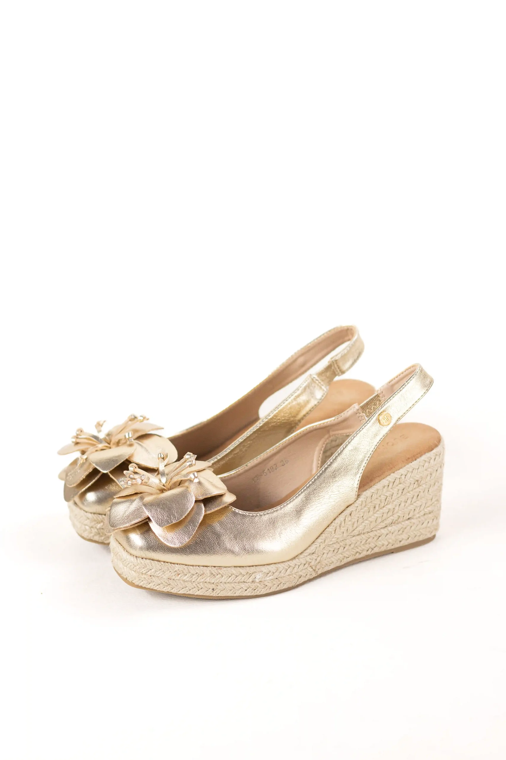 Sandalias alpargatas de cuñas con suela de esparto y detalle floral alpargatas