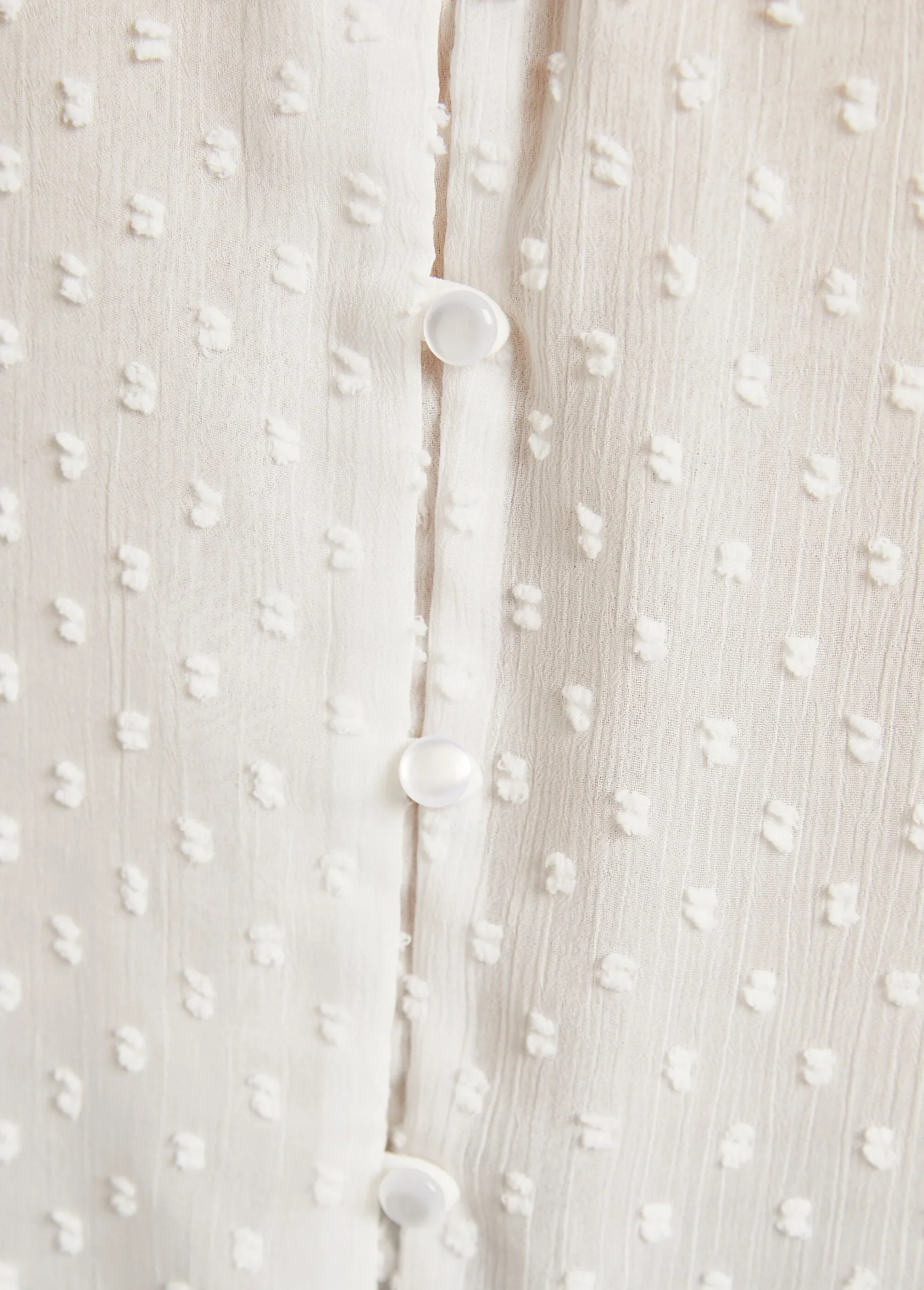 Blusa lisa de voile plumetis abotonada - Imagen 7