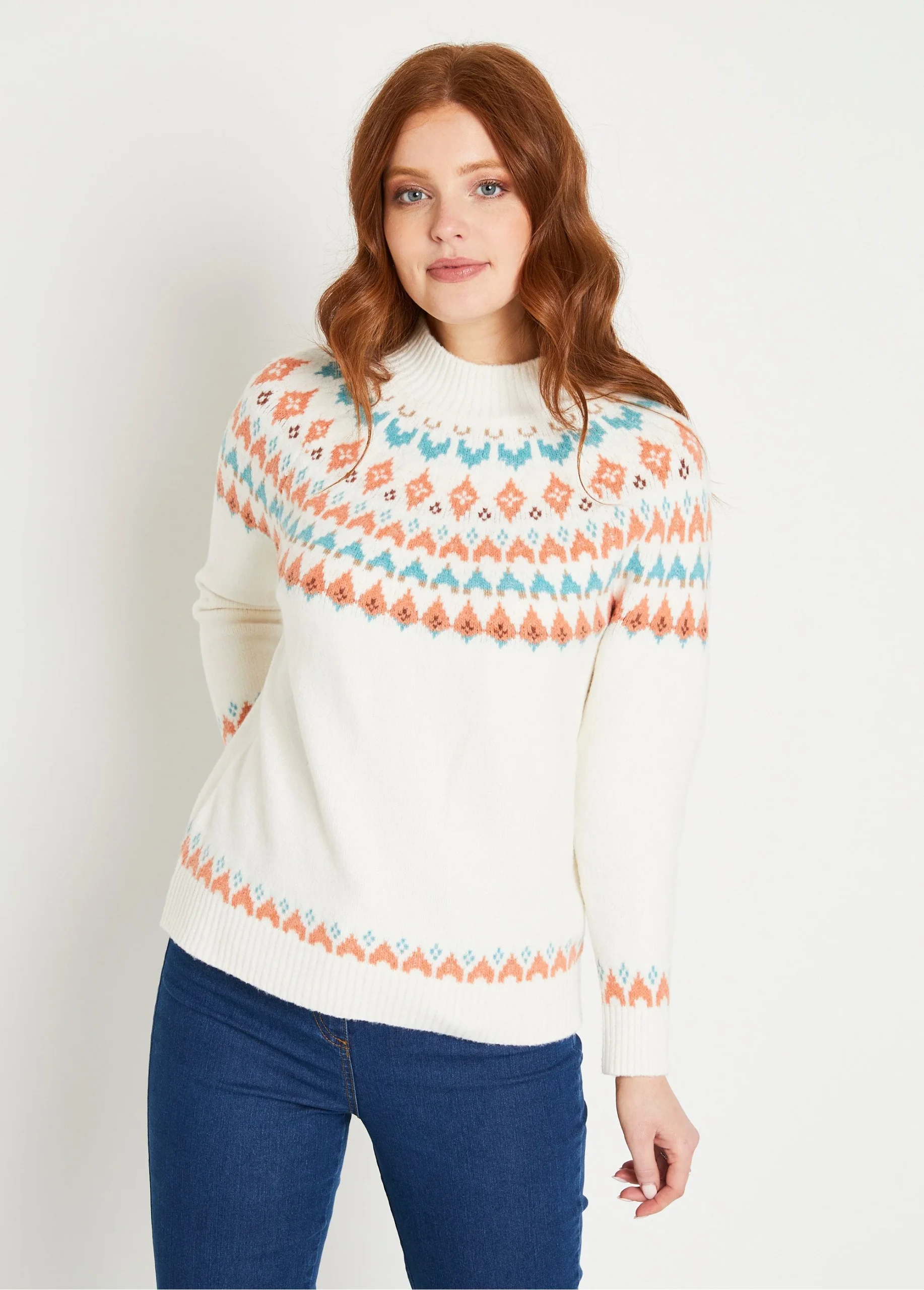 Cálido jersey corto con cuello alto en jacquard soleado