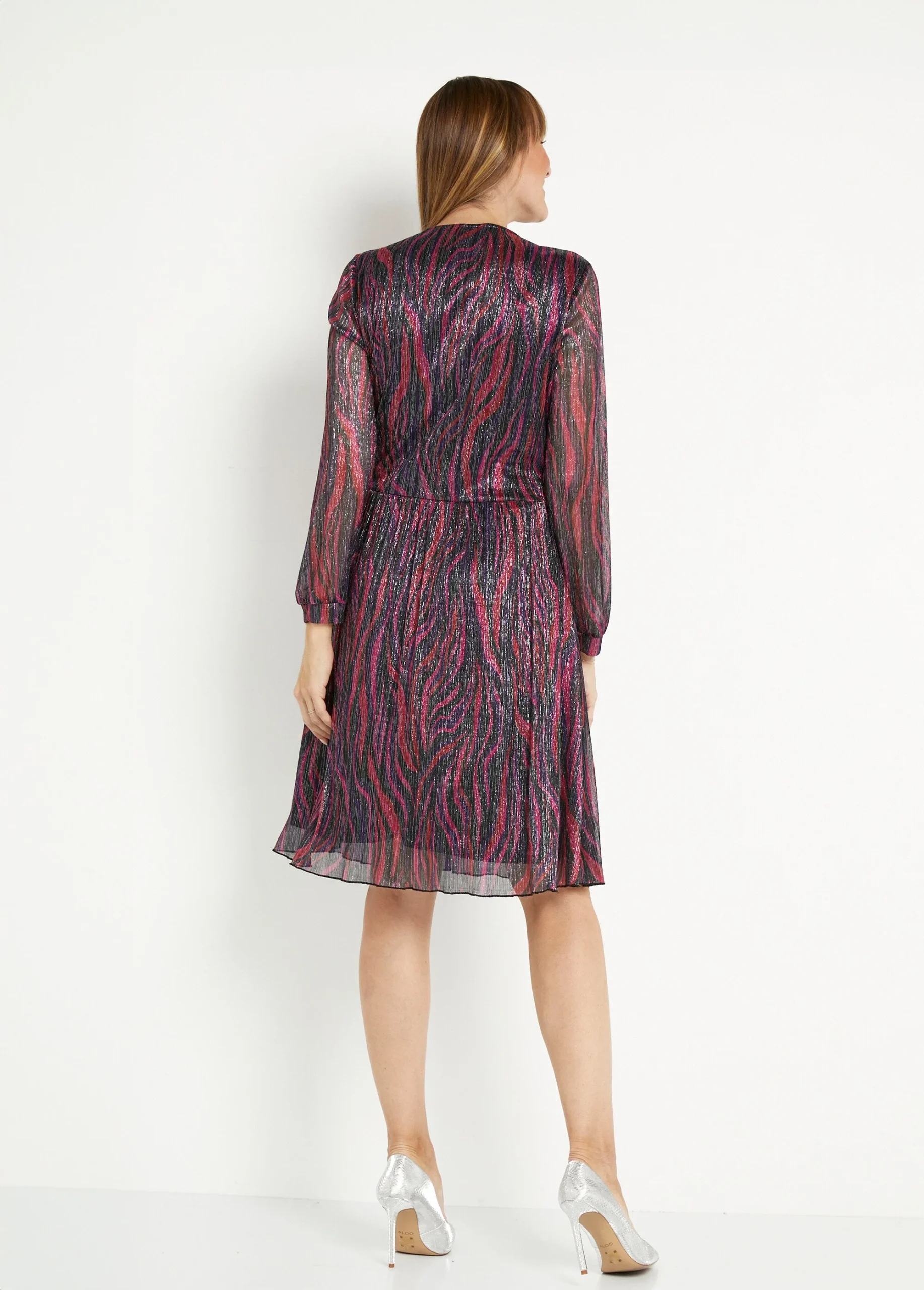 Vestido corto de malla plisada estampada - Imagen 2