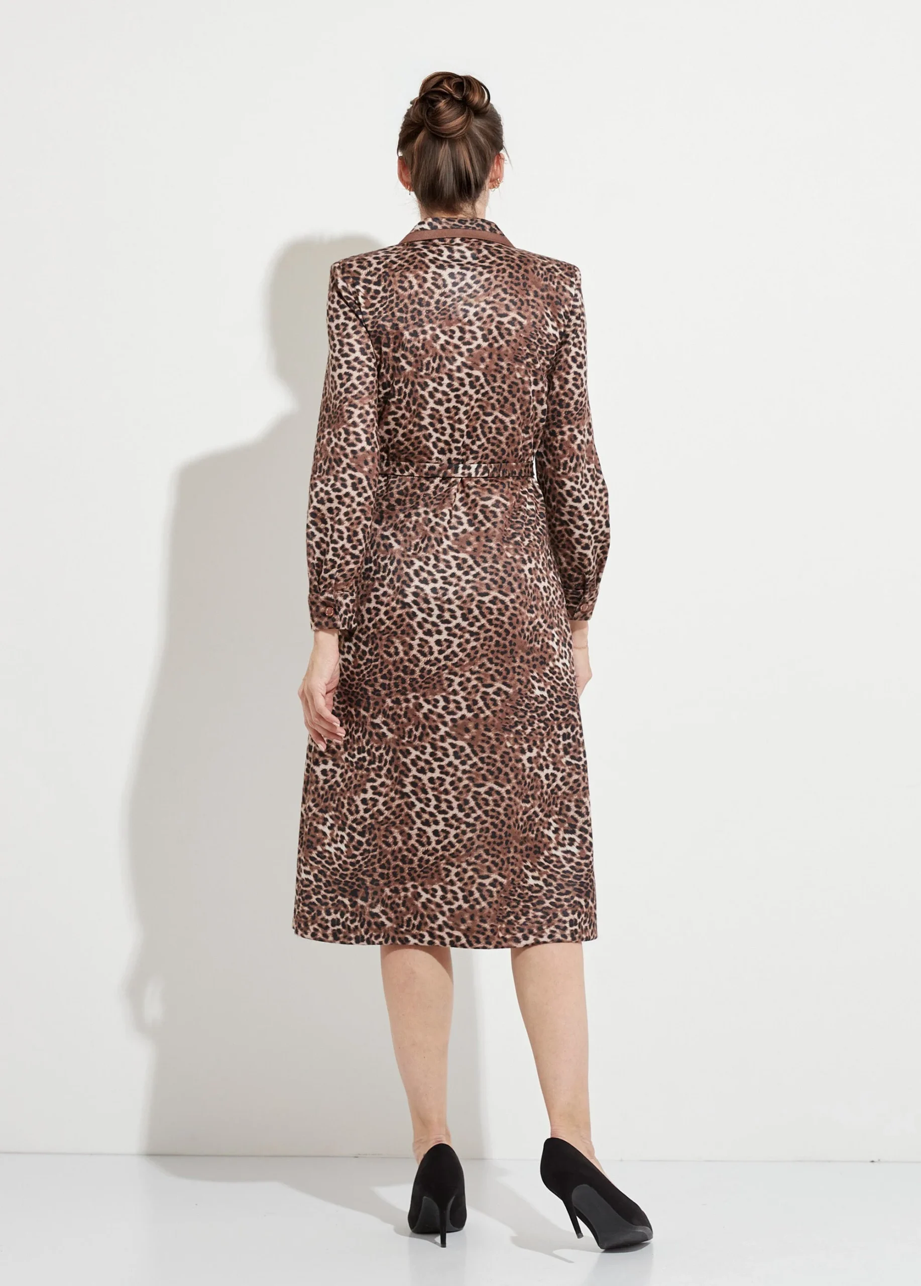 Vestido midi de cuello sastre con estampado de leopardo - Imagen 2